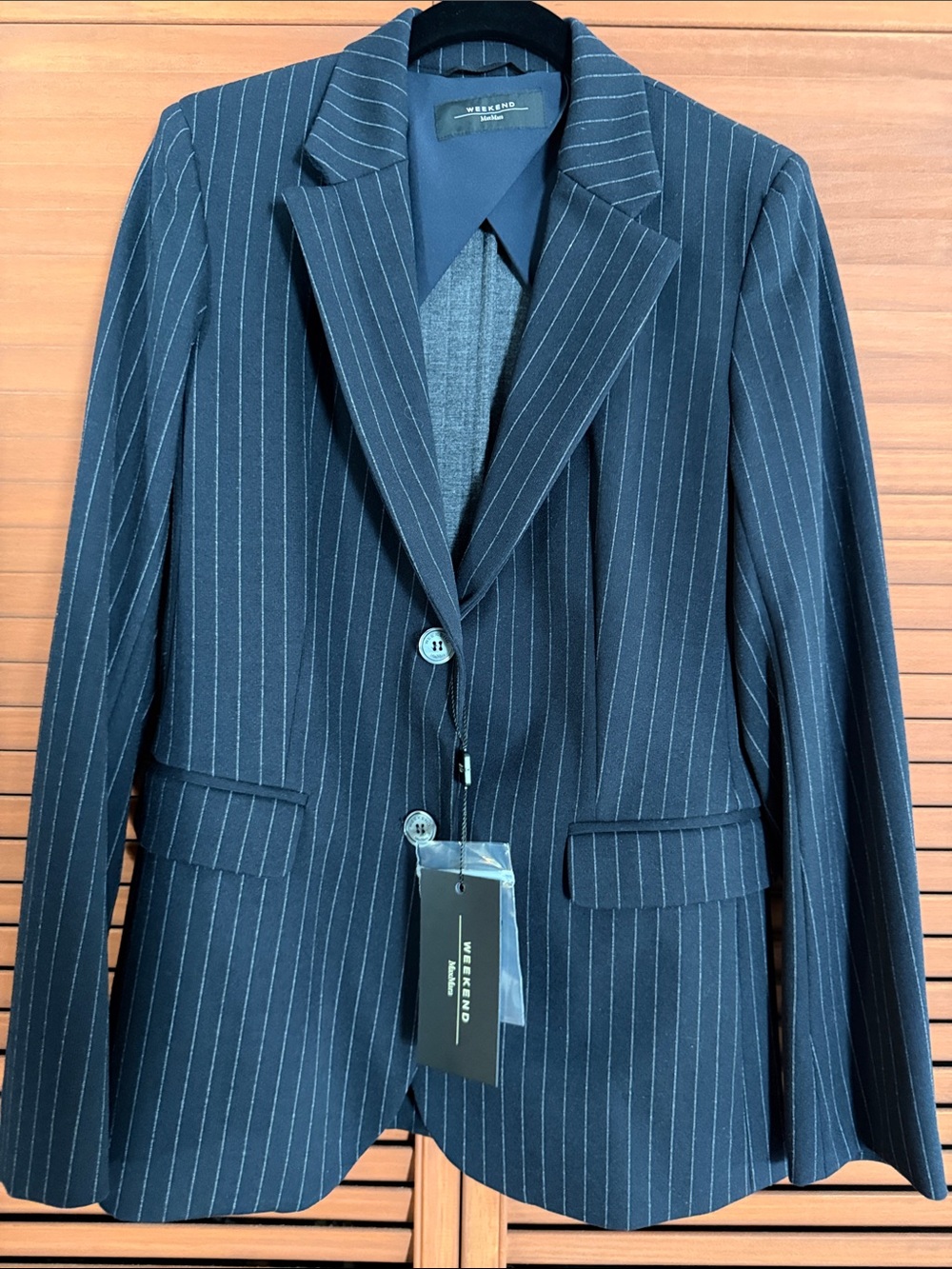 Weekend Max Mara Navy Pinstripe Blazer w/Notch Lapels “Maiorca 2021 P/E Wm Sz6